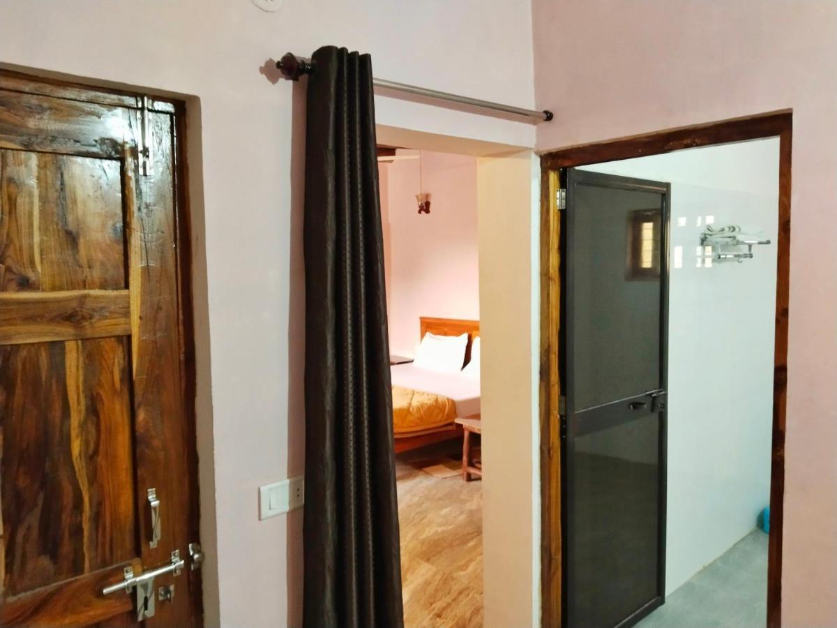 Sadhna Sadan Homestay Panna Madla エクステリア 写真